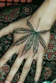 Tattoo Pattern: fantastico modello di tatuaggio a foglia posteriore