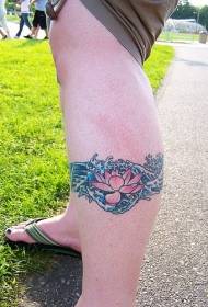 Kadın bacakları renkli pembe lotus dövme deseni