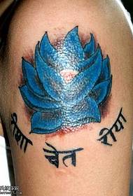 Beau motif de tatouage de lotus bleu