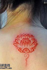 Reen ruĝa lotuso totema tatuaje ŝablono