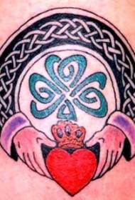 Keltische knoop met clarda ring klaver kleur tattoo patroon