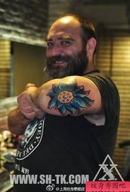 Padrão de tatuagem de lótus de cor legal popular braço masculino