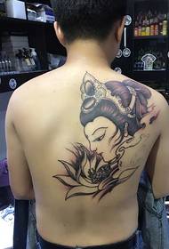 Nedokončené tetovanie lotosu so samičkou Guanyin