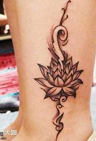 Uzorak tetovaže lotosa za osobnost nogu