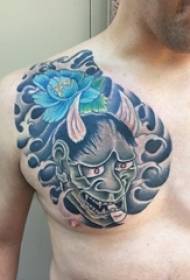 Fiori per piante dipinti a petto di ragazzi e classiche immagini di tatuaggi di prajna