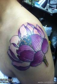 Svätý krásny lotosový tetovanie