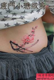 Bellissimo modello di tatuaggio pop-up di fiori di prugna per la vita di belle donne
