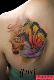 Kaanyag mn sa kolor nga butterfly nga sumbanan sa bulak nga tattoo nga bulak