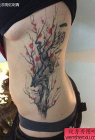 Hermosa cintura lateral hermoso patrón de tatuaje pop art