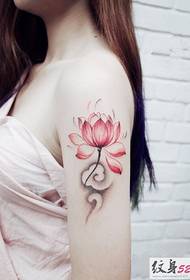 Tatuazh elegant i eleminantit dhe lotusit
