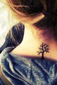 Collo della ragazza dietro linee astratte nere piantare immagini di tatuaggi di rami secchi