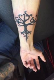 Braccio dello scolaro sulla linea astratta nera immagine del tatuaggio dell'albero della vita vegetale