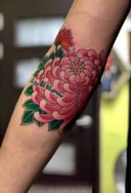 Tradiciaj floraj tatuoj - aro de tradiciaj tatuajes de floroj kiel peonio