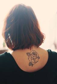 Svaigs un smalks augu tetovējums