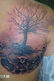 Model de tatuaj copac spate