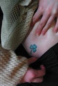 Mali uzorak svježe zelene djeteline tetovaža