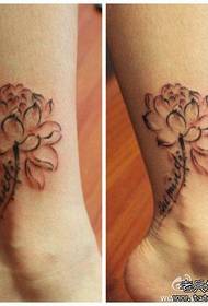 Krásně krásný inkoustový lotosový tetovací vzor pro dívčí nohy