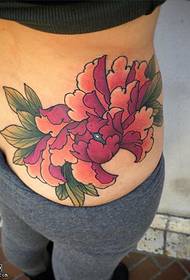 Modello di tatuaggio tradizionale peonia in vita