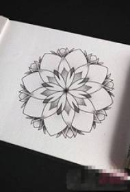 Kişilik siyah acı basit çizgi çiçek dövme el yazması