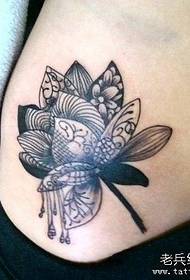Убава црно-бела шема за тетоважа на лотос