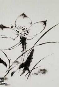 Rokopisni vzorec tatoo cvet lotosa s črnilom