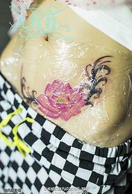 Patrón de tatuaje de loto de cicatriz de abdomen cubierta
