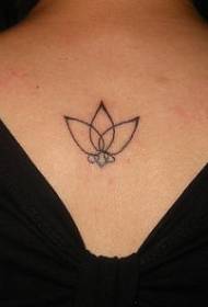 Patró de tatuatge de lotus super senzill a la part posterior