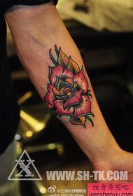 Rankos gražus pop rožės tatuiruotės modelis
