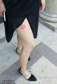 Nyasi ndogo tatoo maua muundo