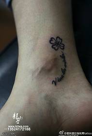 Heel character four-leaf clover tattoo pattern