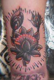 Crni tročlani lotos klasični uzorak tetovaže