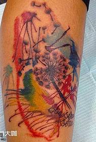 Pola tato lanang lancip kanthi warna sikil
