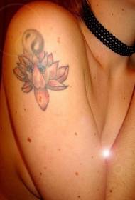 女性肩膀顏色蓮花與陰陽符號紋身圖片
