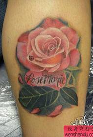 Wzór tatuażu nogi: obraz wzoru tatuażu róży nogi