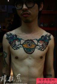 Jongens voorborst super knap dood bloem tattoo patroon