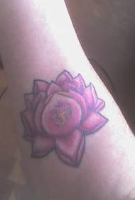 Fialový budhistický lotosový tetovanie