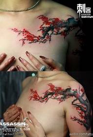 Modello di tatuaggio di prugna delicato e bello
