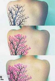 Pattern di tatuaggio di fiore di ciliegia daretu