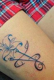 Ipateni yomlenze we-lily tattoo
