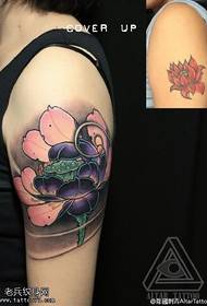 Taktak lotus tattoo pola