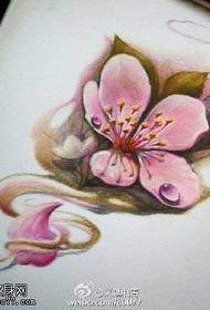 Pola tato naskah cherry blossom realistis dan realistis