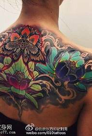 肩膀彩绘的莲花纹身图案