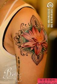 Tattoodị egbugbu usoro Lotus na-ewu ewu na-ewu ewu