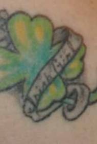 Berde nga clover ug sumbanan nga tattoo sa tattoo