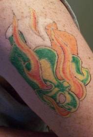 Татуировка с клевером и ирландским флагом