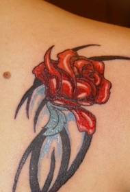 Symbole tribal épaule noir avec motif tatouage rose rouge