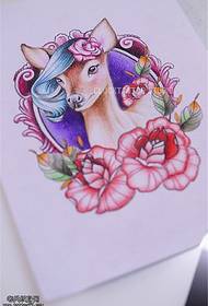 Маляўнічая рукапісная татуіроўка ружовага малюнка аднарога