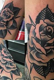 Spine delle gambe spine modello di tatuaggio rosa