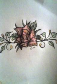 Daun berwarna-warni dengan motif tato bunga-bunga indah