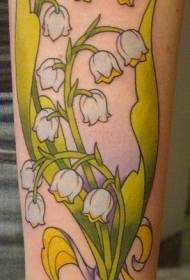 女性手臂彩色花朵纹身图片